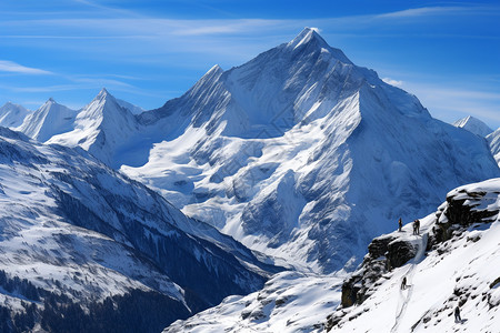 唯美的雪山背景图片