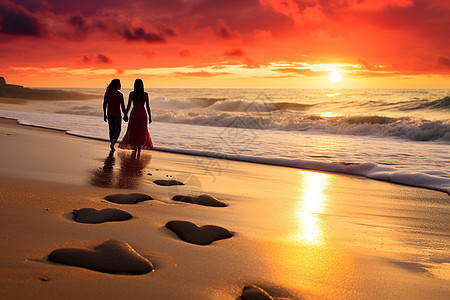 沙滩散步的浪漫情侣图片