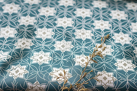传统的蓝色花纹桌布背景图片