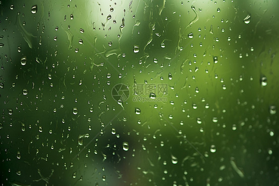 窗户上的雨滴图片