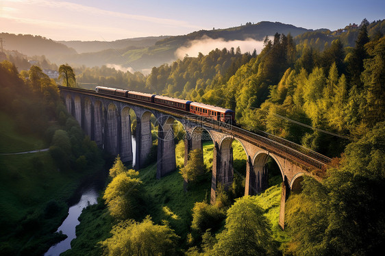 山上的列车桥梁图片