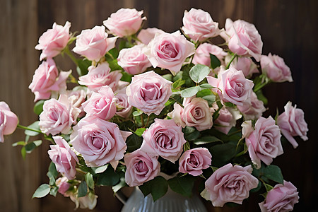 盛开的粉色玫瑰花束图片