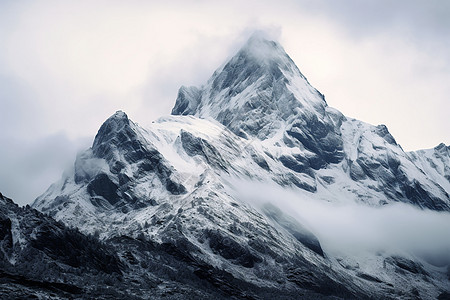 清晨的山峰背景图片