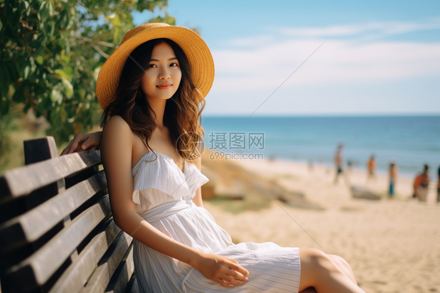 沙滩木椅上的女子图片
