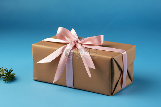 粉色丝带的礼物盒图片