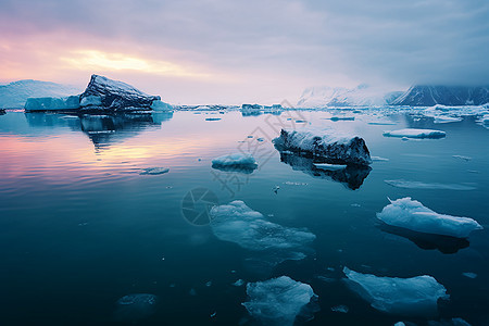 冻结的冰川湖泊图片
