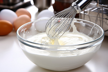 制作的甜品奶油搅打高清图片