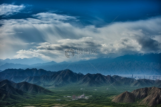 壮丽山脉中的天空图片