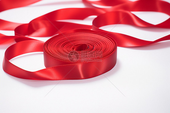 丝滑的红色丝带卷图片