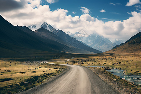 一条穿越山脉的公路图片