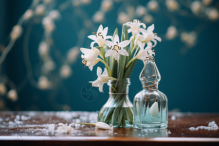 花瓶的水仙花图片