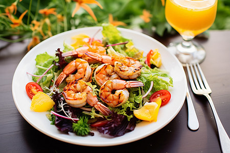 健康减脂的蔬菜虾仁沙拉图片