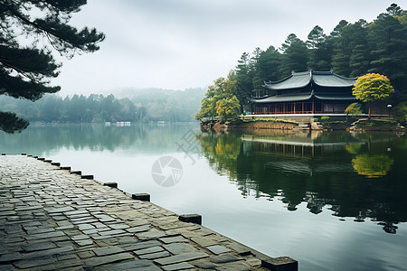 如码头和薄雾湖中小阁楼背景