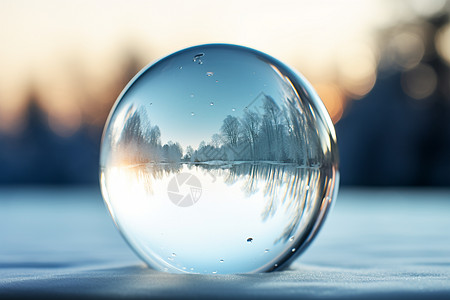 透明水晶球圣诞球在冰雪之中闪耀背景