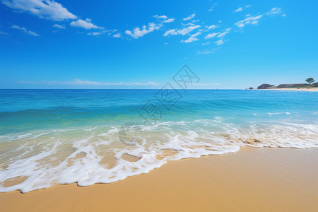 夏季海滩蔚蓝海水的美丽沙滩景观背景