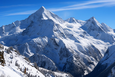 大雪覆盖的雪山山脉图片