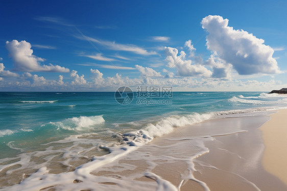 蔚蓝海水的海滩景观图片