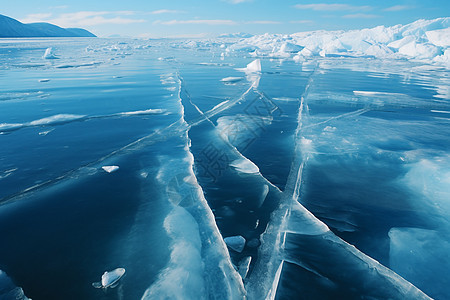 冰冻湖泊上的裂缝图片