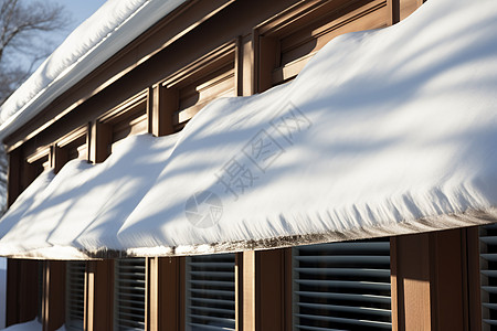 冬季房屋屋顶的积雪图片
