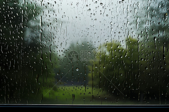 满是雨滴的玻璃图片
