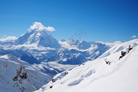 冬季的雪山景观图片