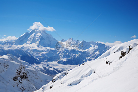 冬季的雪山景观图片