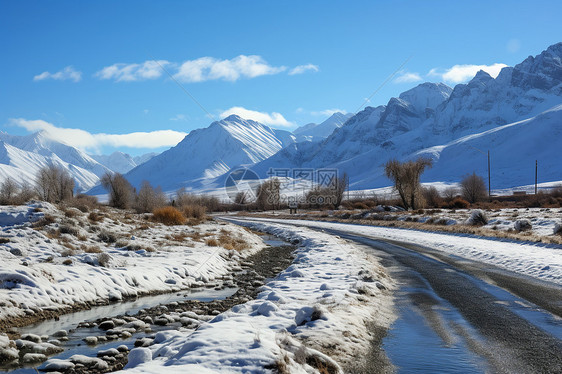 冰雪覆盖的道路图片