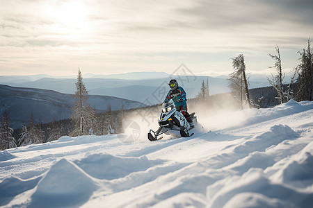 雪山上的雪地摩托骑手图片