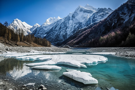 冰川上的冰山与蓝天图片