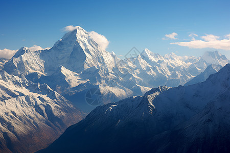 天空下的山间景色图片