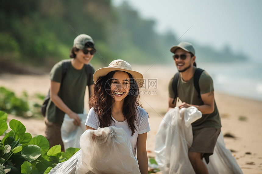 快乐志愿者清理垃圾图片