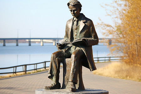 景观雕塑秋季湖畔公园的青铜雕塑背景