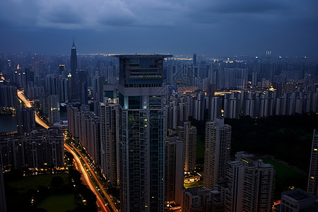 夜晚城市的高楼建筑图片