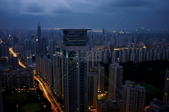 夜晚城市的高楼建筑图片