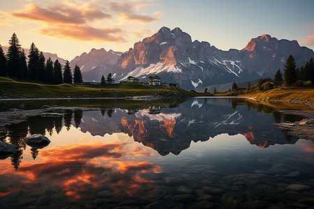 夏季壮观的山间湖泊景观图片