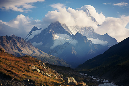 秋季美丽的雪山山脉景观图片