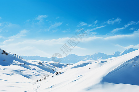 冬天冰冷的雪山图片