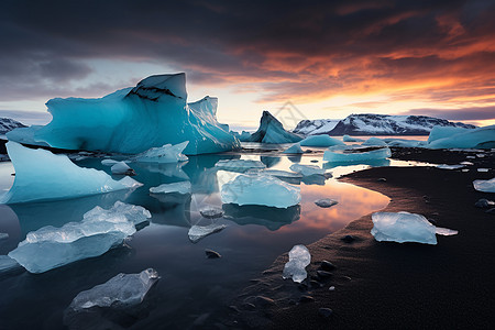夕阳下寒冷的冰岛图片
