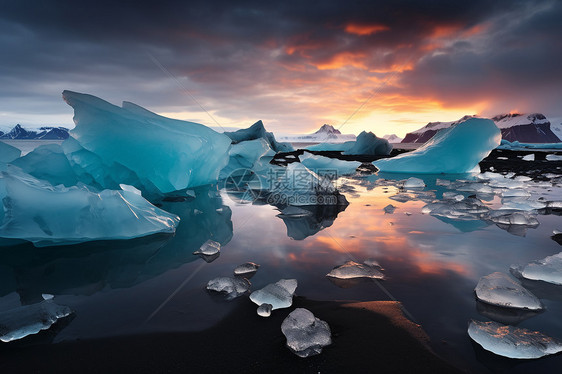 湖上漂浮的冰块图片