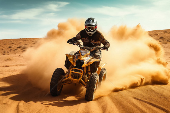 沙漠中骑行摩托的男子图片