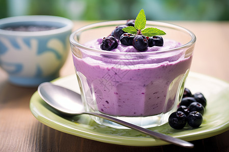 美味的蓝莓冰淇淋图片