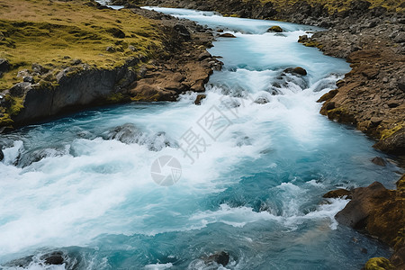 山间的河水图片