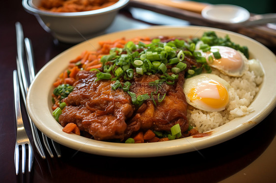 美味的鸡肉和米饭图片