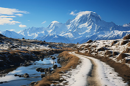 雪山流水美景图片