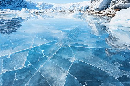湖面上冰冻的纹路图片