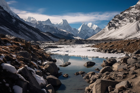 尼泊尔的岩石雪景图片