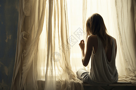 窗边孤独的年轻女子背影图片
