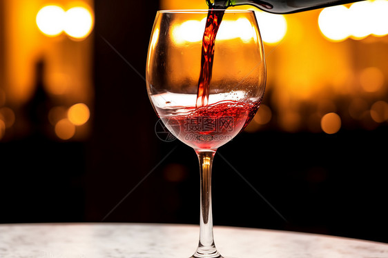 杯子里的红葡萄酒图片