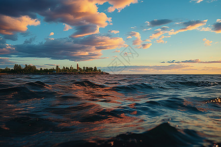 夕阳下的湖面风景图片