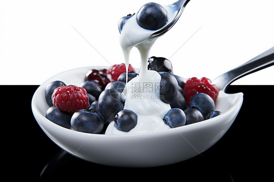 一叠蓝莓牛奶图片